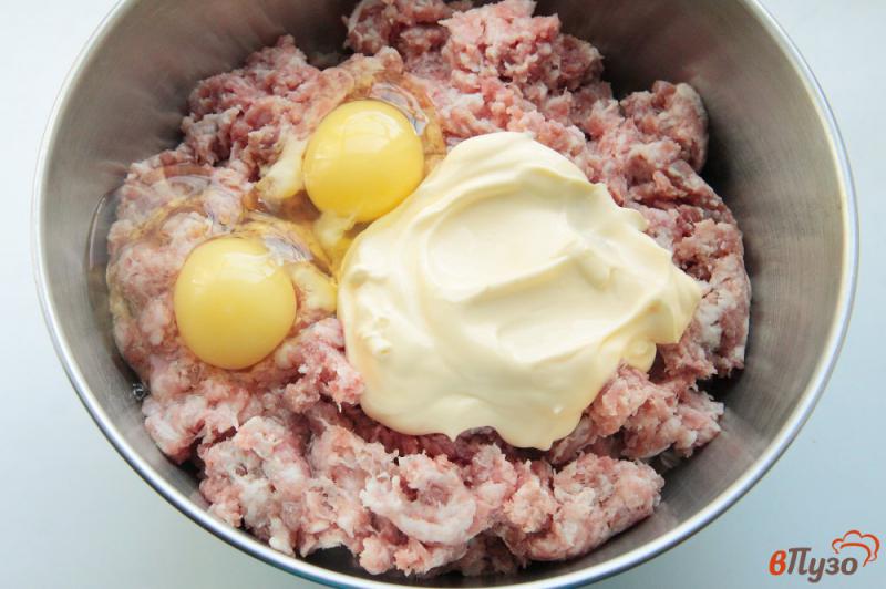 Фото приготовление рецепта: Тефтели с гречкой в томатном соусе шаг №3