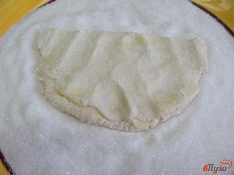 Фото приготовление рецепта: Творожное печенье «гусиные лапки» шаг №8