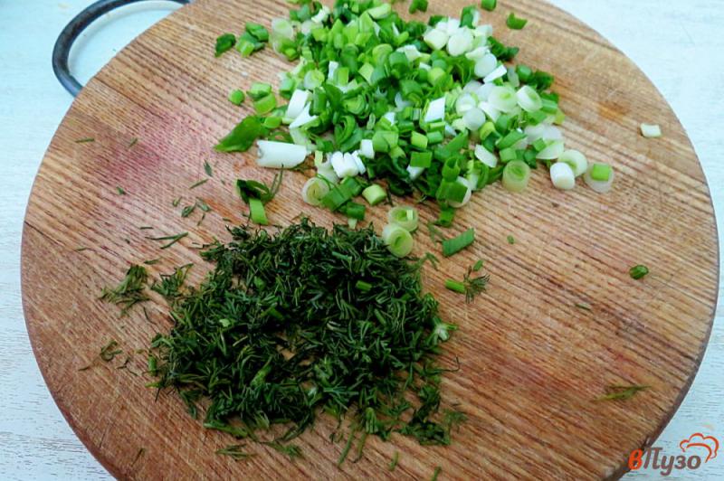 Фото приготовление рецепта: Салат из черемши и творога шаг №3