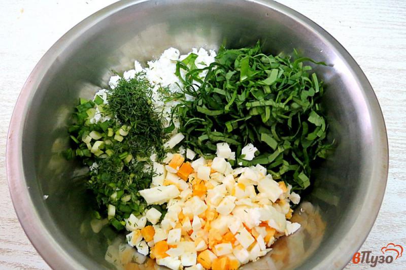 Фото приготовление рецепта: Салат из черемши и творога шаг №5