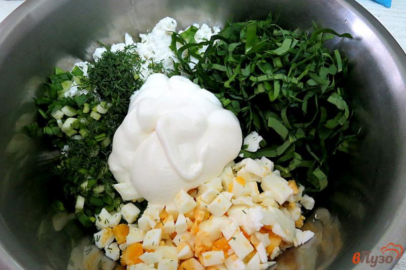 Фото приготовление рецепта: Салат из черемши и творога шаг №6