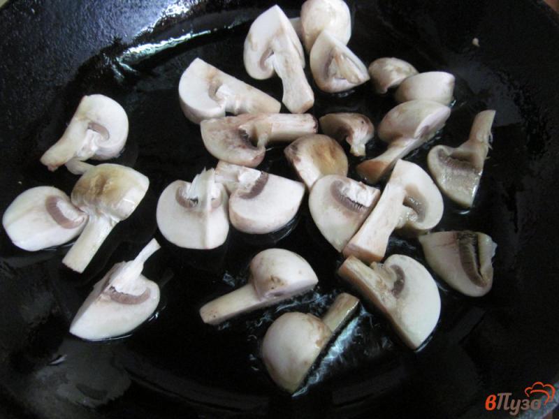 Фото приготовление рецепта: Французские блинчики с начинкой из грибов шаг №2