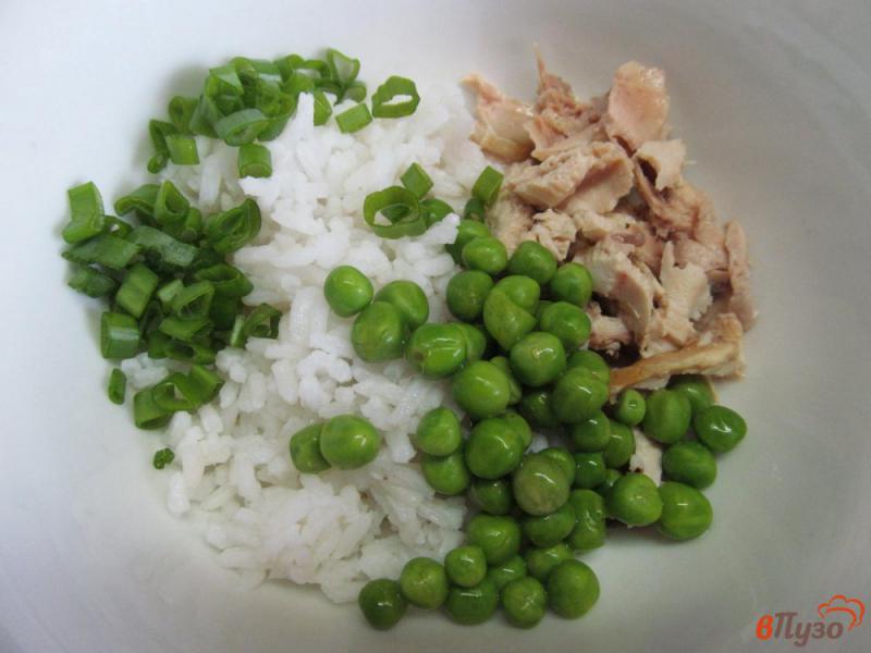 Фото приготовление рецепта: Куриный суп с рисом и яйцом пашот шаг №3