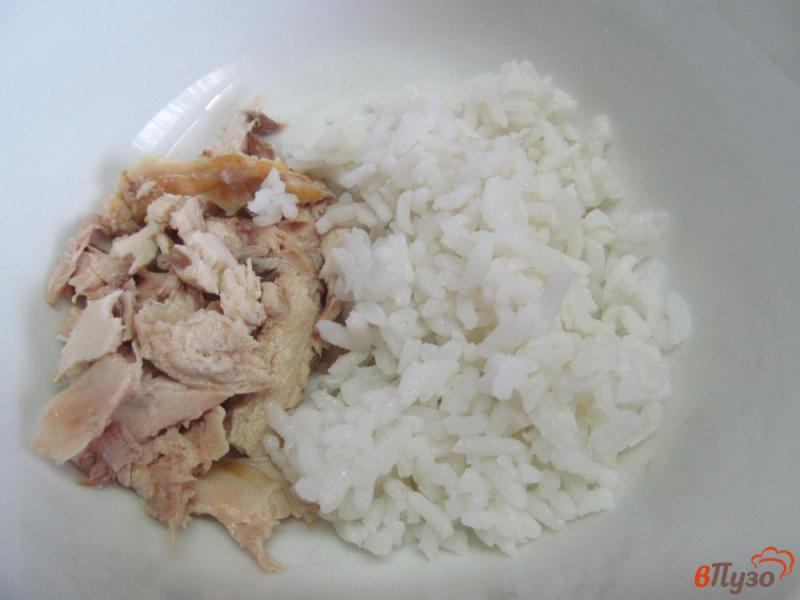 Фото приготовление рецепта: Куриный суп с рисом и яйцом пашот шаг №2