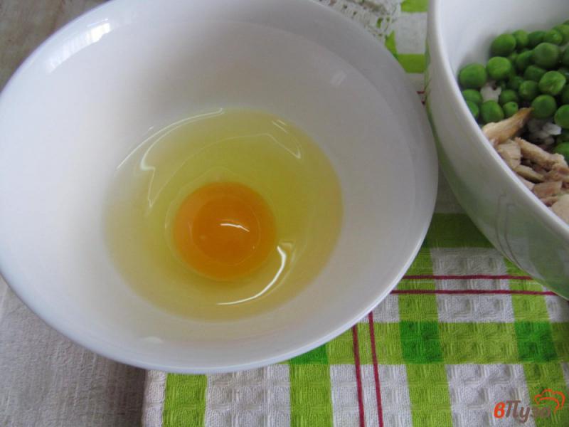 Фото приготовление рецепта: Куриный суп с рисом и яйцом пашот шаг №5