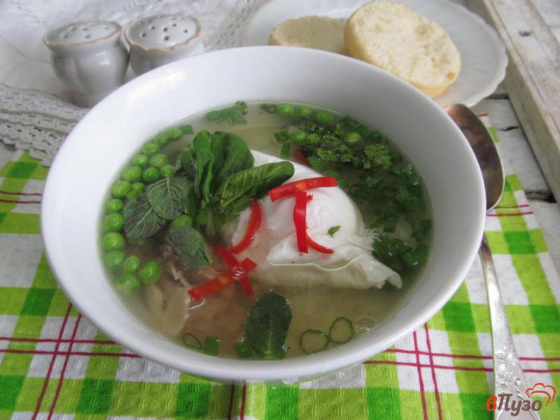 Фото приготовление рецепта: Куриный суп с рисом и яйцом пашот шаг №9