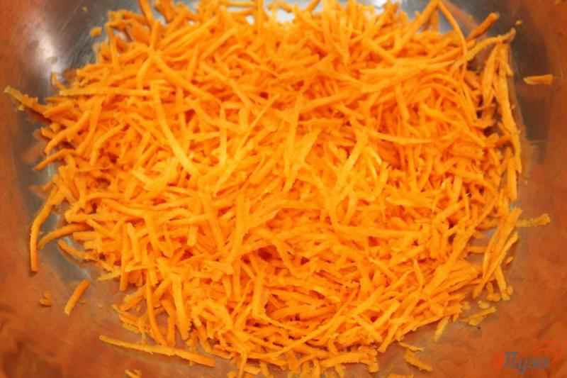 Фото приготовление рецепта: Морковный салат с черной фасолью шаг №2