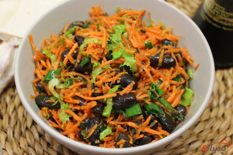 Фото приготовление рецепта: Морковный салат с черной фасолью шаг №7
