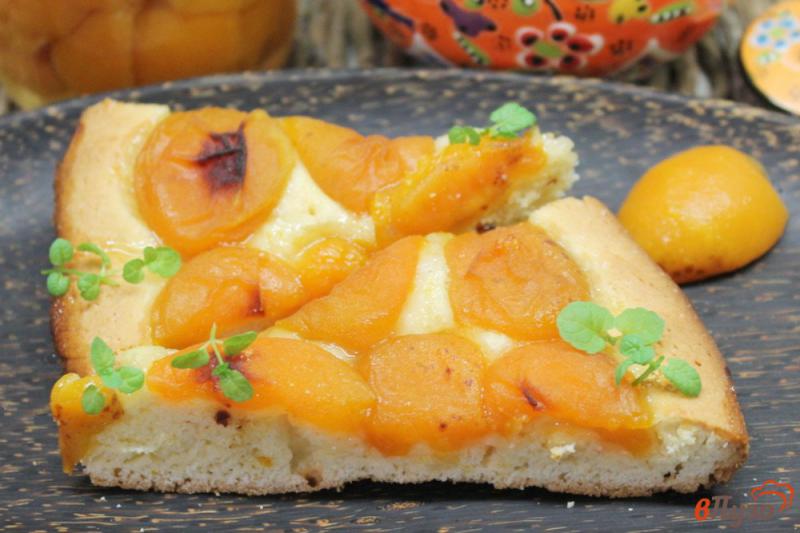 Фото приготовление рецепта: Пирог со сладким абрикосом шаг №6