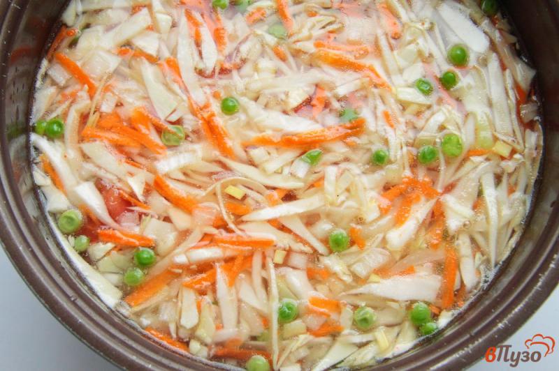 Фото приготовление рецепта: Овощной суп с рисом и зеленым горошком в мультиварке шаг №6