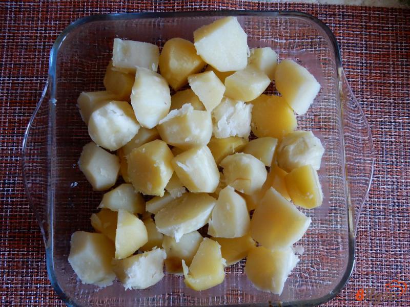 Фото приготовление рецепта: Картофель запеченный под сыром шаг №2