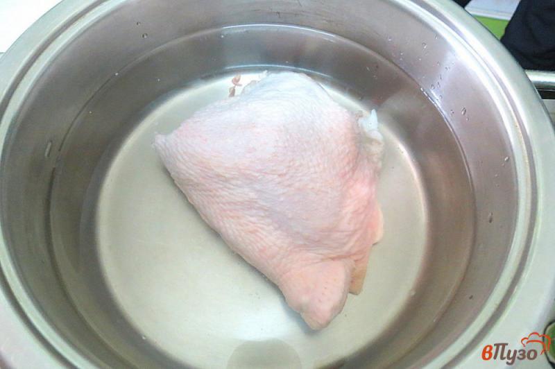 Фото приготовление рецепта: Куриные бёдра тушёные в духовке шаг №2