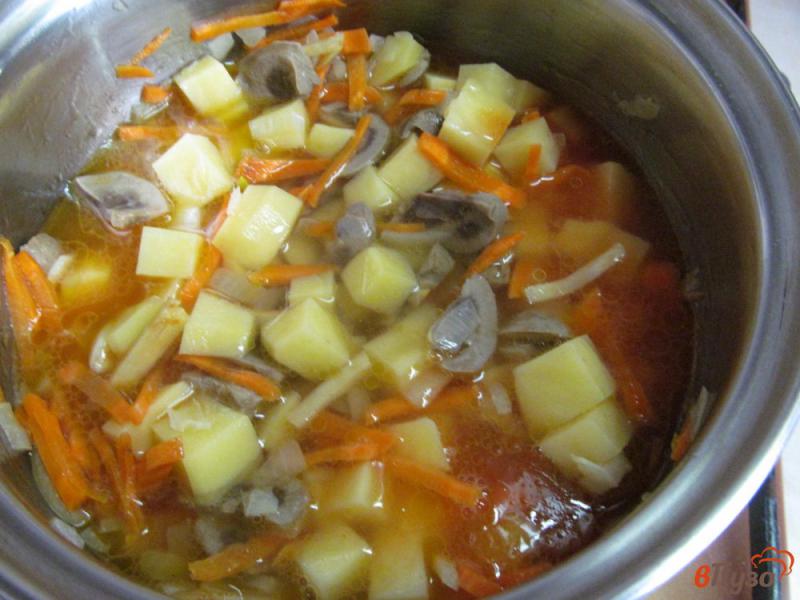 Фото приготовление рецепта: Рисовый суп с почками и щавелем шаг №6