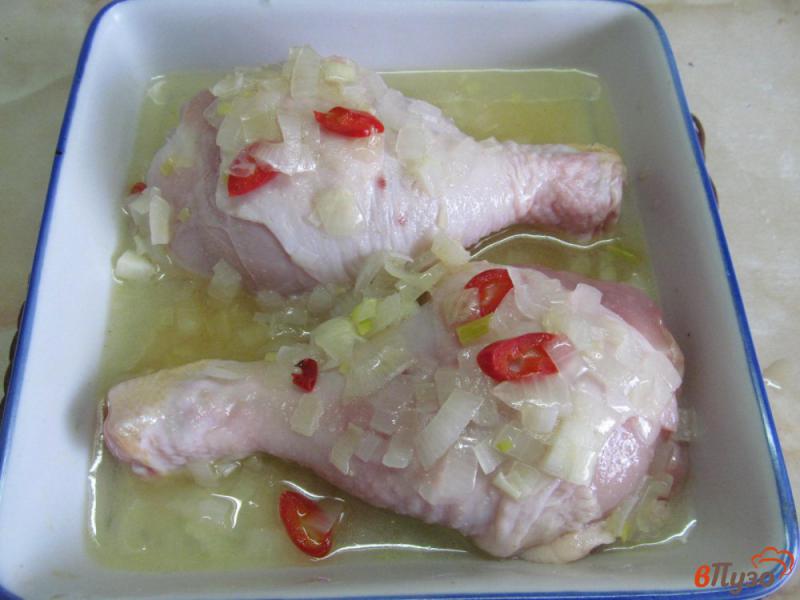 Фото приготовление рецепта: Куриные ножки в луковом маринаде шаг №5