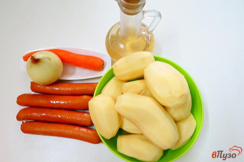 Фото приготовление рецепта: Картофель тушёный с сосисками шаг №1