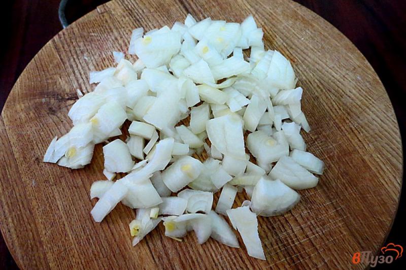 Фото приготовление рецепта: Картофель тушёный с сосисками шаг №3