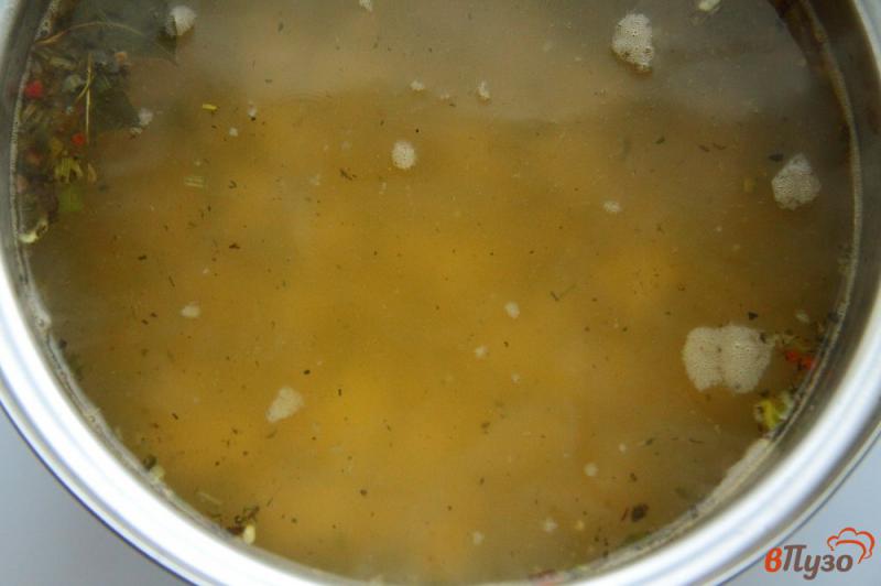 Фото приготовление рецепта: Рыбный суп из консервированного тунца с рисом шаг №2
