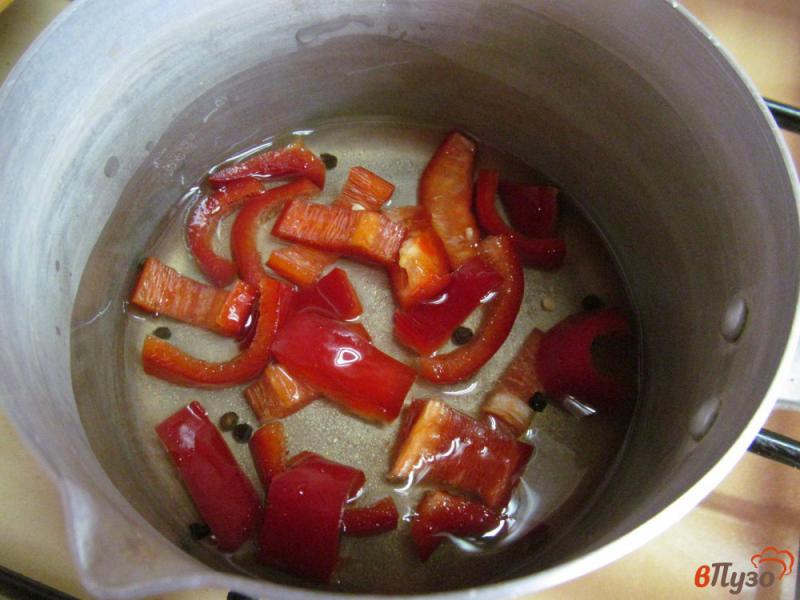 Фото приготовление рецепта: Куриная печень с болгарским маринованным перцем шаг №6