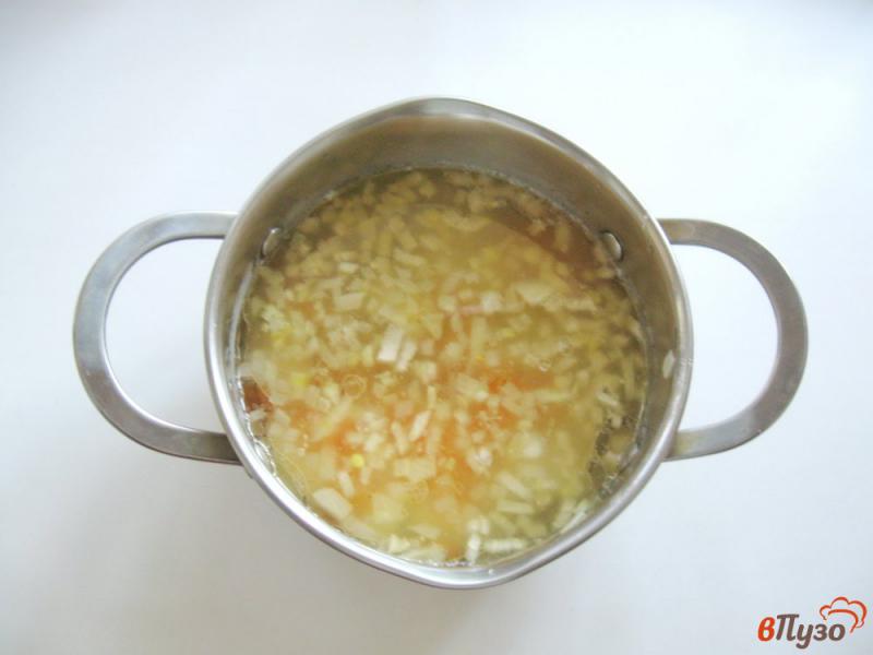 Фото приготовление рецепта: Суп с фрикадельками и зеленым горошком шаг №3