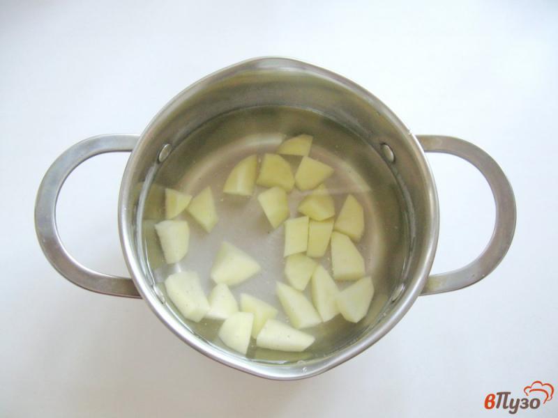 Фото приготовление рецепта: Суп с фрикадельками и зеленым горошком шаг №1