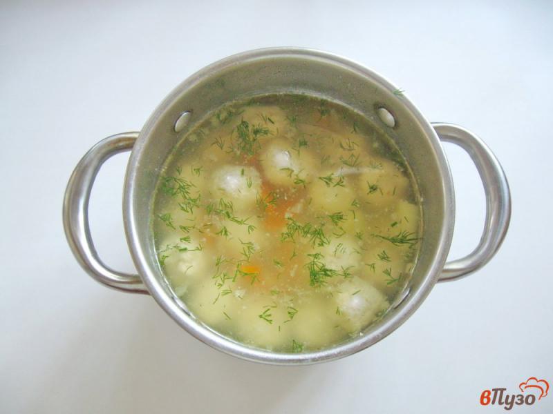 Фото приготовление рецепта: Суп с фрикадельками и зеленым горошком шаг №6
