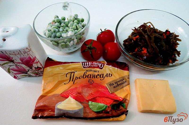 Фото приготовление рецепта: Салат из морской каусты, сыра и помидоров шаг №1