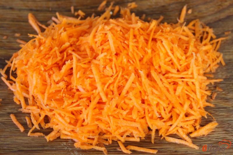 Фото приготовление рецепта: Сладкий морковный салат с орехами и сливками шаг №1