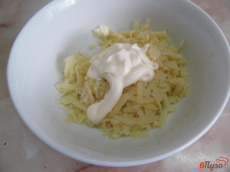 Фото приготовление рецепта: Слоеный салат из картофеля помидора и мяса шаг №1