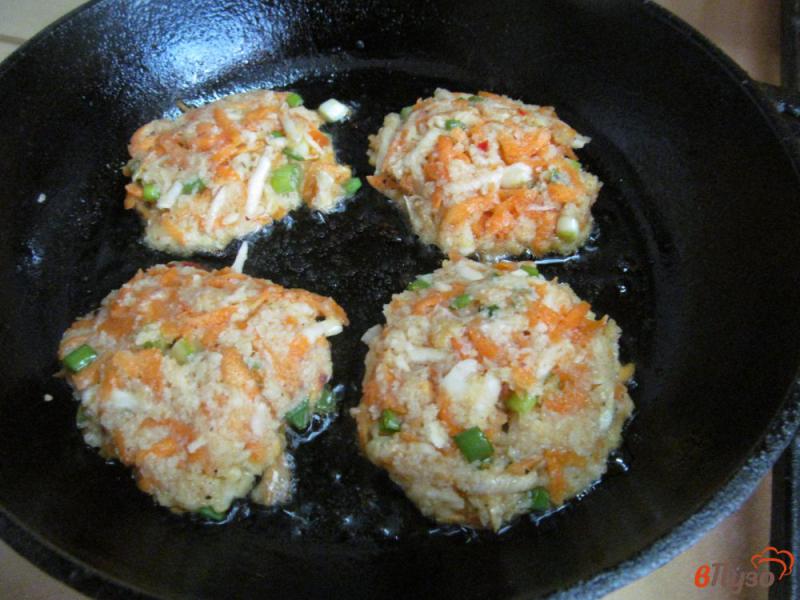 Фото приготовление рецепта: Оладьи из моркови с сельдереем шаг №3