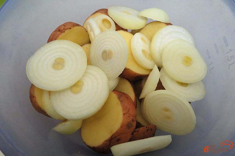 Фото приготовление рецепта: Шашлык из картофеля с салом шаг №2