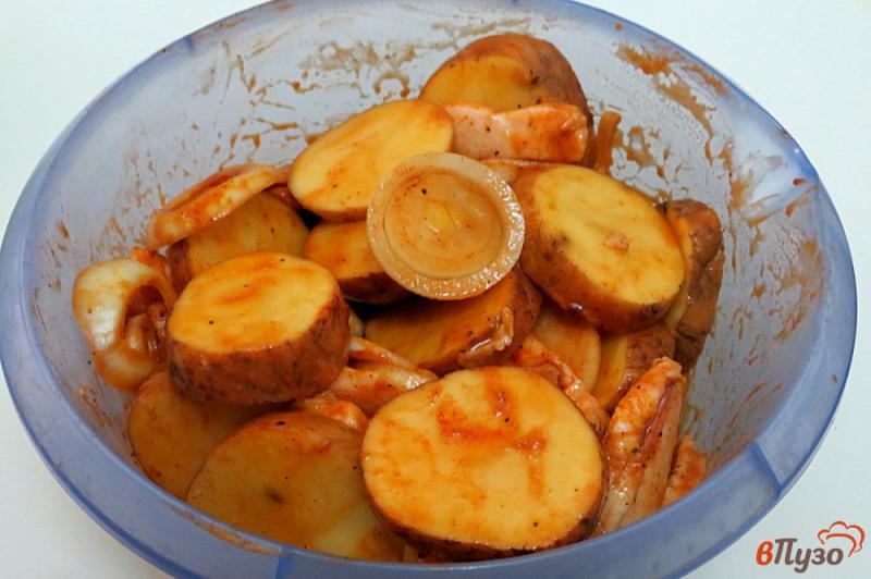 Фото приготовление рецепта: Шашлык из картофеля с салом шаг №4