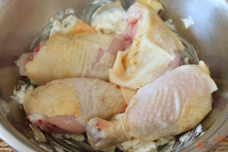 Фото приготовление рецепта: Курятина в рукаве, с луком и сметаной шаг №4