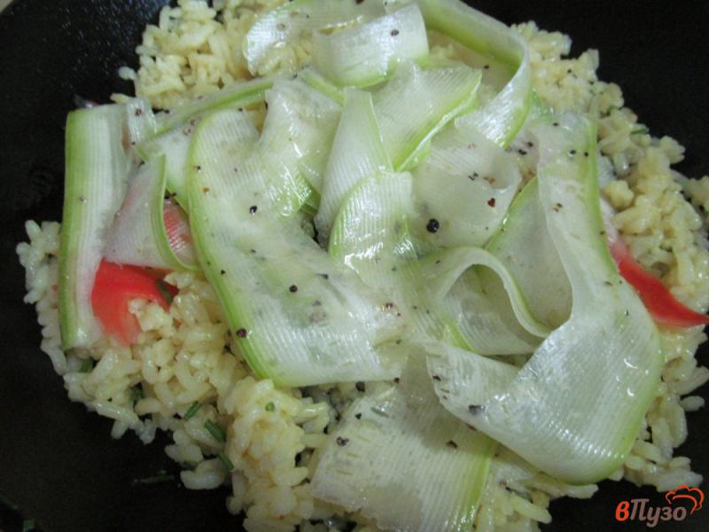 Фото приготовление рецепта: Рис с кабачком и маринованным имбирем шаг №3