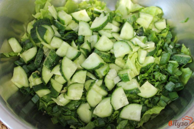 Фото приготовление рецепта: Зеленый салат с курицей и огурцом шаг №3