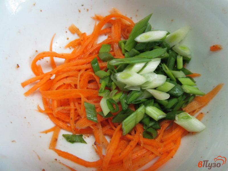 Фото приготовление рецепта: Салат из куриной печени с помидором и морковью шаг №1