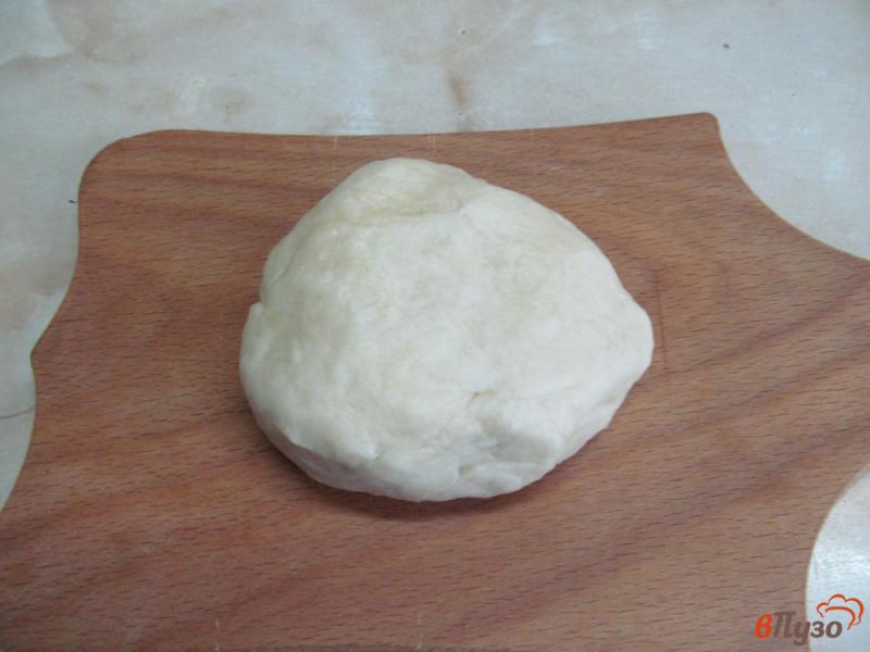 Фото приготовление рецепта: Пицца с грибами и козьим сыром шаг №2