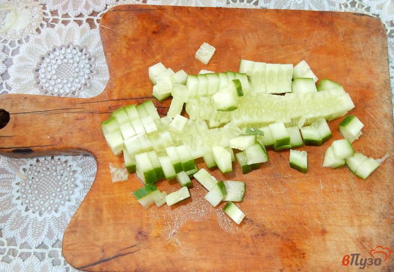 Фото приготовление рецепта: Зеленый салат с докторской колбасой и яйцами шаг №4