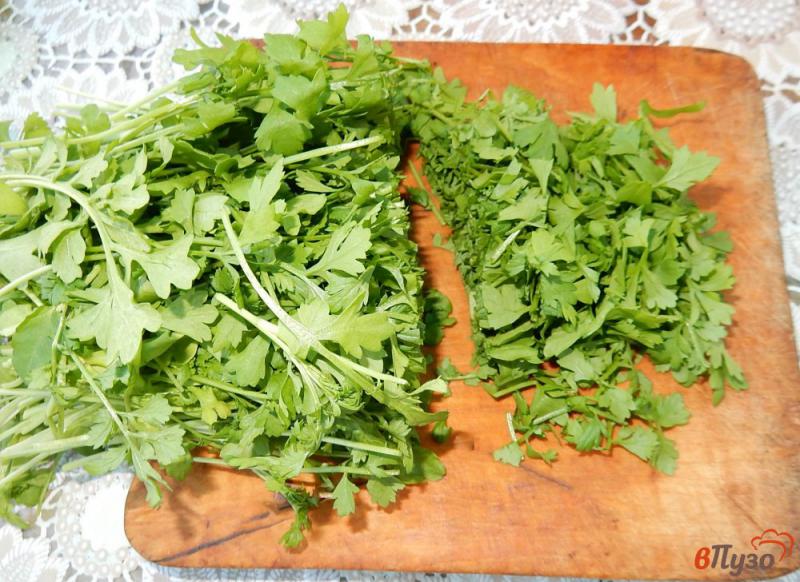 Фото приготовление рецепта: Зеленый салат с докторской колбасой и яйцами шаг №5