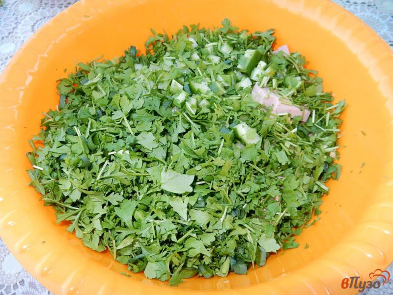 Фото приготовление рецепта: Зеленый салат с докторской колбасой и яйцами шаг №6