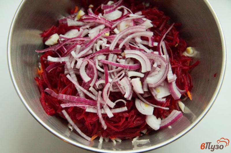 Фото приготовление рецепта: Салат из квашеной капусты и свеклы шаг №4