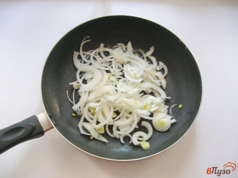 Фото приготовление рецепта: Тушеная капуста с сосисками и салями шаг №1