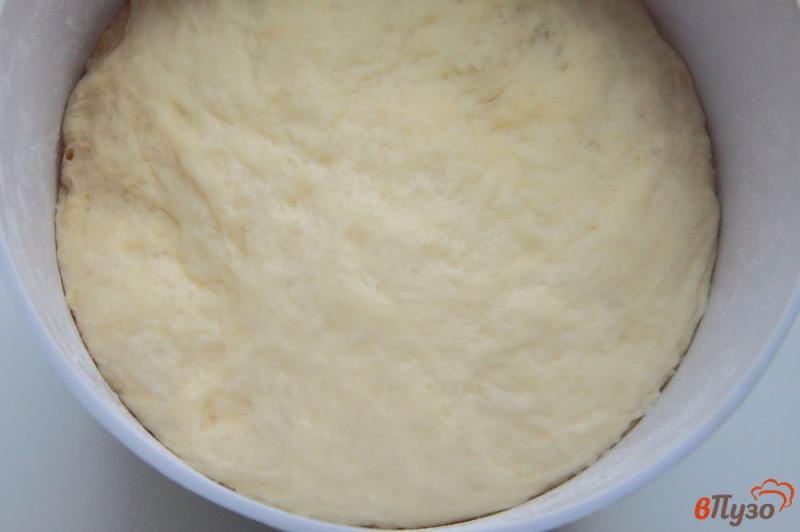 Фото приготовление рецепта: Венские булочки с сахарной посыпкой шаг №5