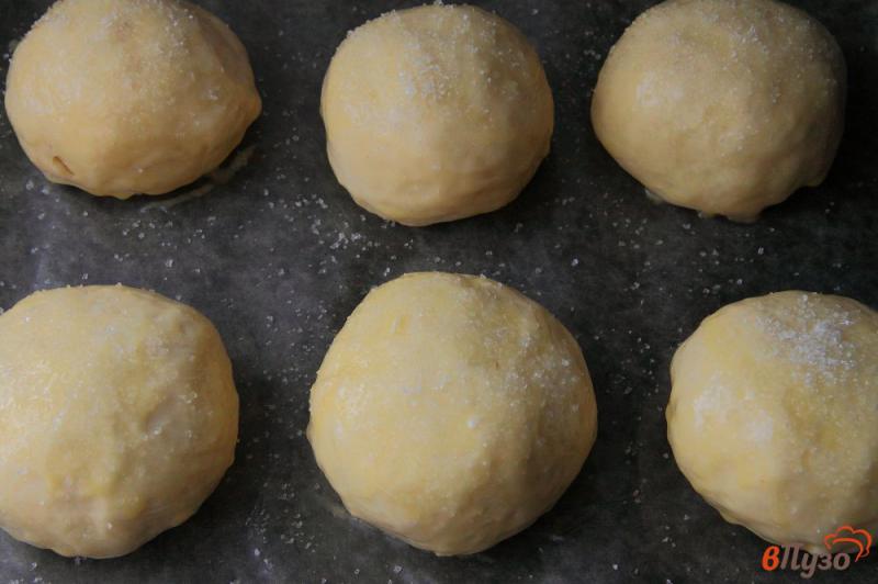 Фото приготовление рецепта: Венские булочки с сахарной посыпкой шаг №7