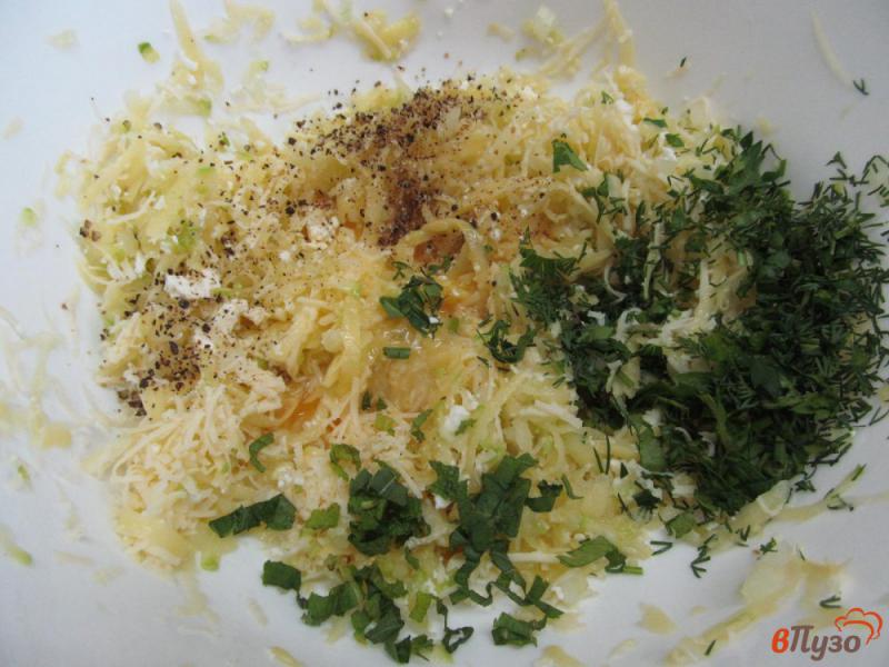 Фото приготовление рецепта: Греческие котлеты из кабачка и картофеля шаг №4