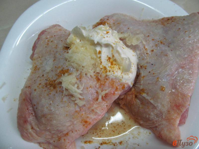 Фото приготовление рецепта: Запеченные куриные бедра карри шаг №5