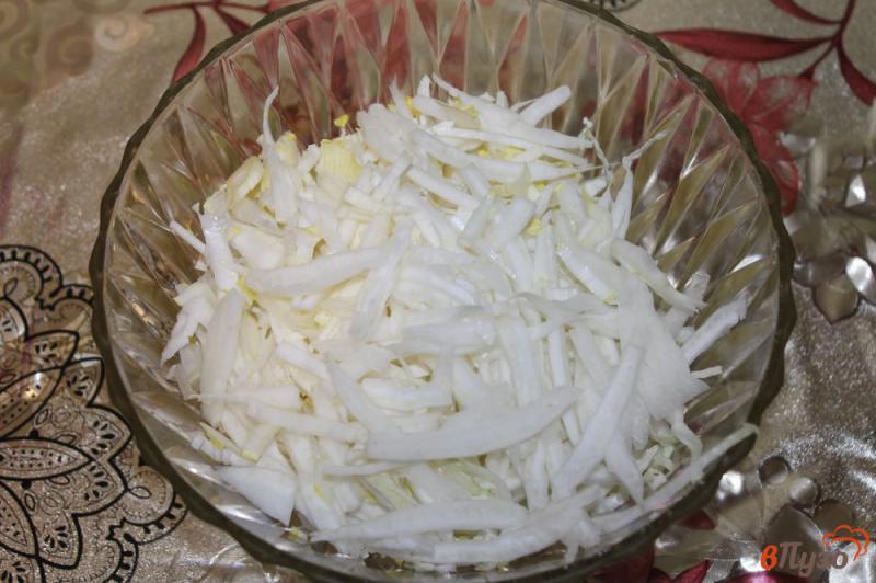 Фото приготовление рецепта: Салат из пекинской капусты и щавеля шаг №1