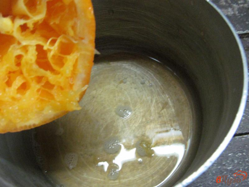 Фото приготовление рецепта: Жареная рыба под соусом из апельсина шаг №2