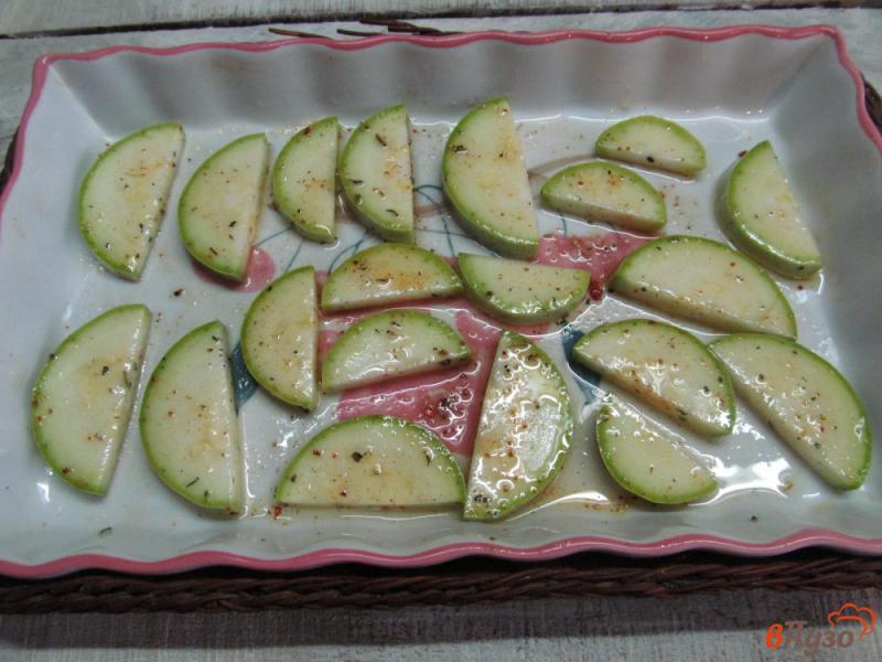 Фото приготовление рецепта: Салат из кабачка с помидором шаг №1