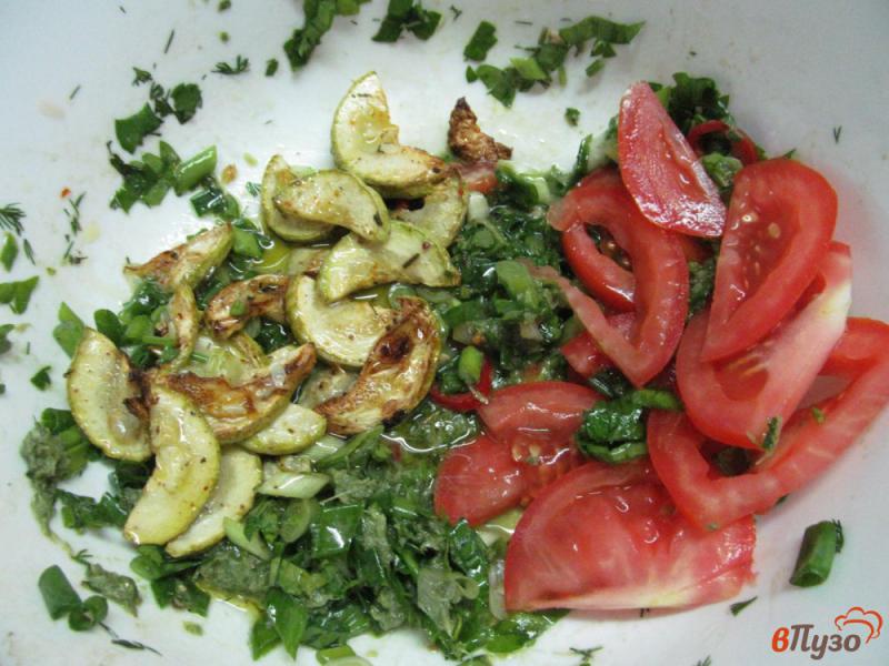 Фото приготовление рецепта: Салат из кабачка с помидором шаг №5
