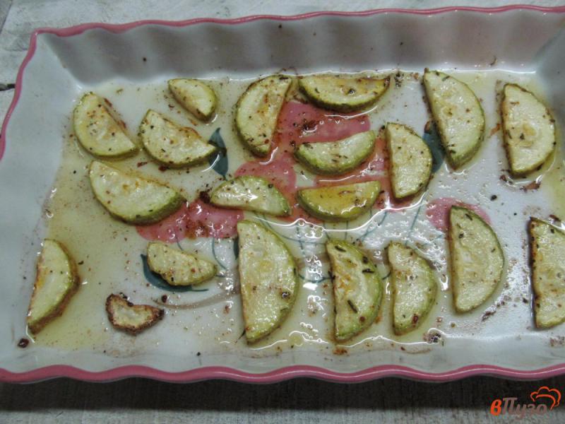 Фото приготовление рецепта: Салат из кабачка с помидором шаг №4